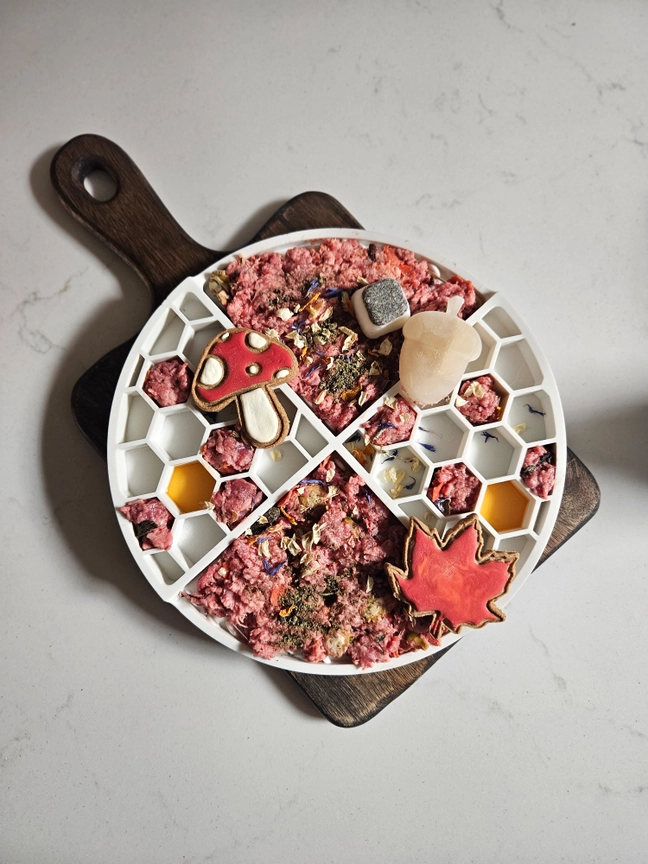 Schleckmatte mit vielen, kleinen Saugnäpfen in Lebensmittelqualität (gefrierschrank-/spülmaschinengeeignet), cream – Bild 3