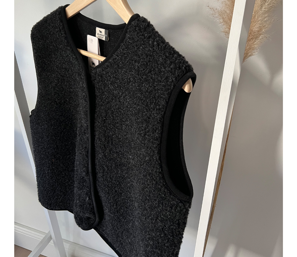 Alwero – Weste „TYB“ Adult, Deep Black, Biowolle Ultra Light – Bild 3