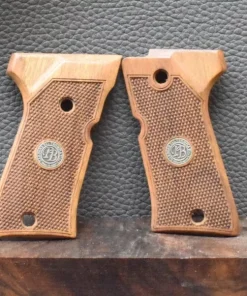 Beretta Mod.92FS, Motiv punzierte Oberfläche mit Logo , MAK-Grips, Walnuss, Neuware zum Sonderpreis!