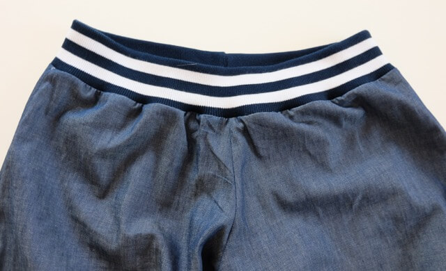 Strickbündchen, gefaltete Collegebündchen in Schwarz mit weißen Streifen, 135 cm – Bild 4