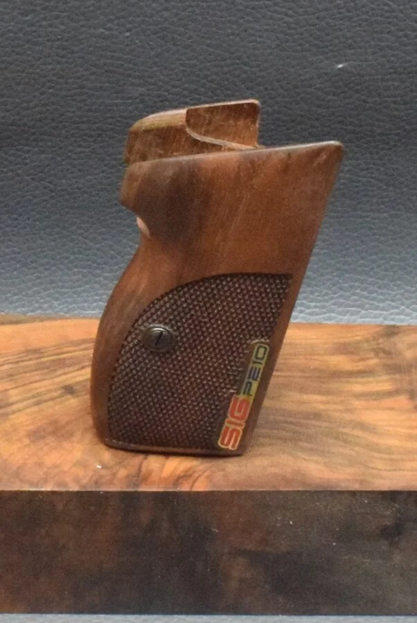 SIG, P 210, Ausführung 6, Fischhaut, SIG P210 Emblem, Nußbaum