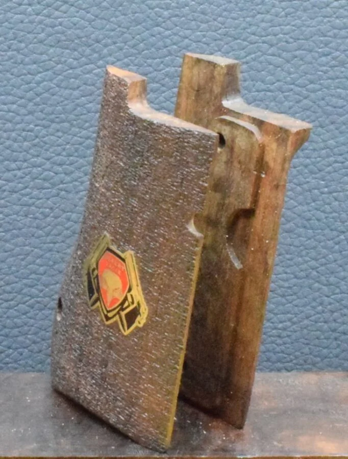 IMI Desert Eagle , Ausführung 19, Desert Eagle Emblem, punziert, Nußbaum – Bild 3