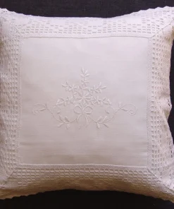 Kissenhülle Kissen weiß edle Stickerei & Häkelspitze Landhausstil 40×40 cm