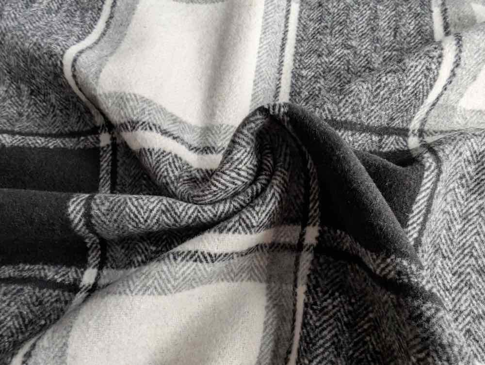 Leichter Mantelflausch, Wollstoff, Karo, Schwarz/Grau – Bild 4