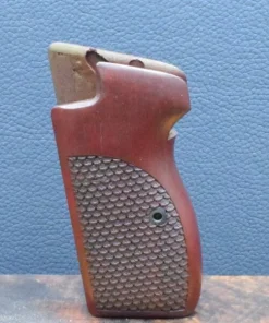 SIG, P 210, Ausführung 55, grobe Fischhaut, rötlich, Nußbaum