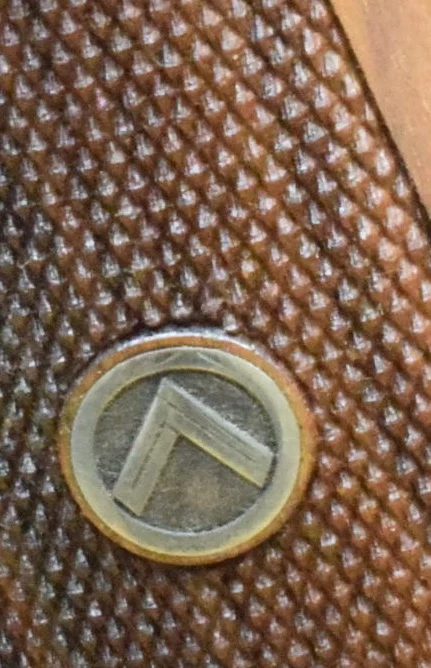 Sig-Sauer, P 226, Ausführung 32, Fischhaut, Emblem, Nußbaum – Bild 5