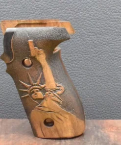 Sig-Sauer, P 228, Motiv Freiheitsstatue mit Pistole, Nußbaum, Neuware zum Sonderpreis!