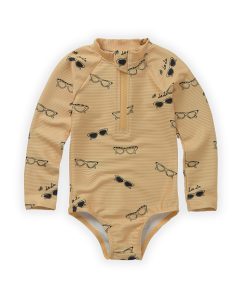 SPROET & SPROUT – Badeanzug Langarm, Sonnenbrillen, Almond