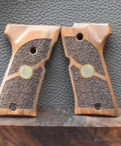 Beretta Mod.92FS, Oberfläche/Punziert/Fischhaut mit Logo, Walnuss, Befestigung seitlich, Neuware zum Sonderpreis!