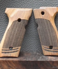 Beretta Mod.92FS,  glatte Oberfläche/Fischhaut, Walnuss, Befestigung seitlich, Neuware zum Sonderpreis!