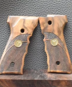 Beretta Mod.92FS, Motiv Fischhaut mit Logo, Walnuss, Neuware zum Sonderpreis!