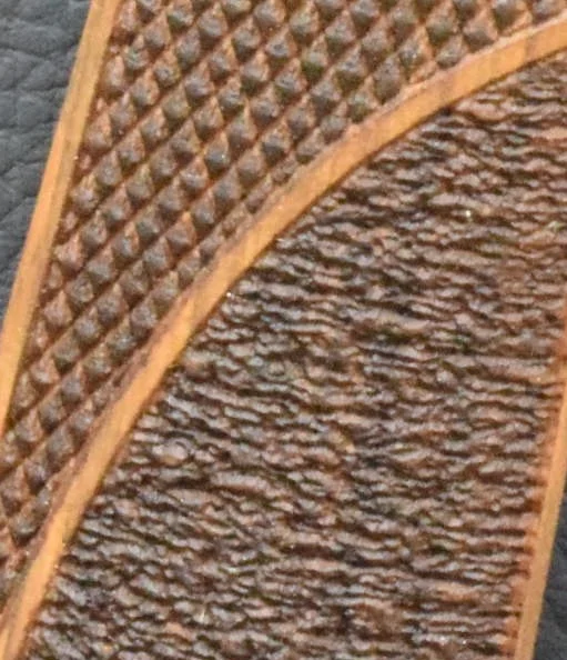 Colt 1911 , Ausführung 48, Fischhaut, punziert, Nußbaum – Bild 5