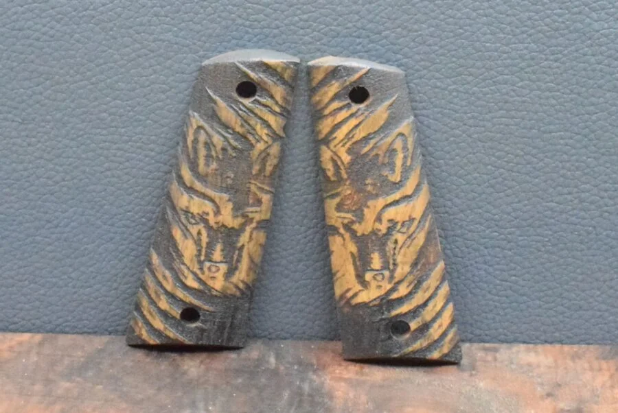 Colt 1911 , Ausführung 50, Wolfkontur, Nußbaum – Bild 2