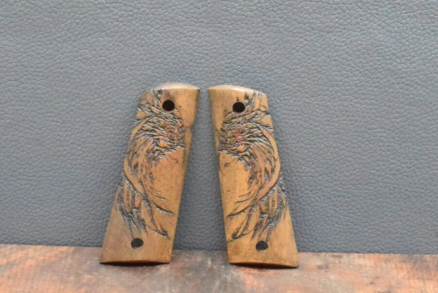 Colt 1911 , Ausführung 52, Phönix, Nußbaum