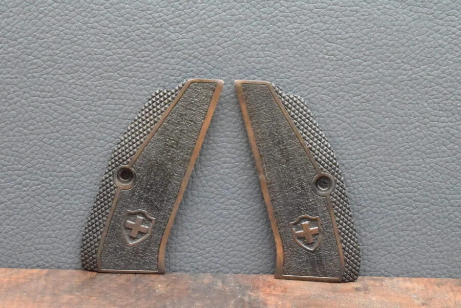 Brünner CZ Shadow 2, Ausführung 4, Fischhaut/punziert, Swiss Kreuz, Nussbaum – Bild 5