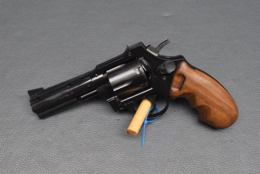 Luger / HS-Schmidt, Kaliber 32 S&W long, Revolver, 3″ Lauf, Holzgriff, neuwertig