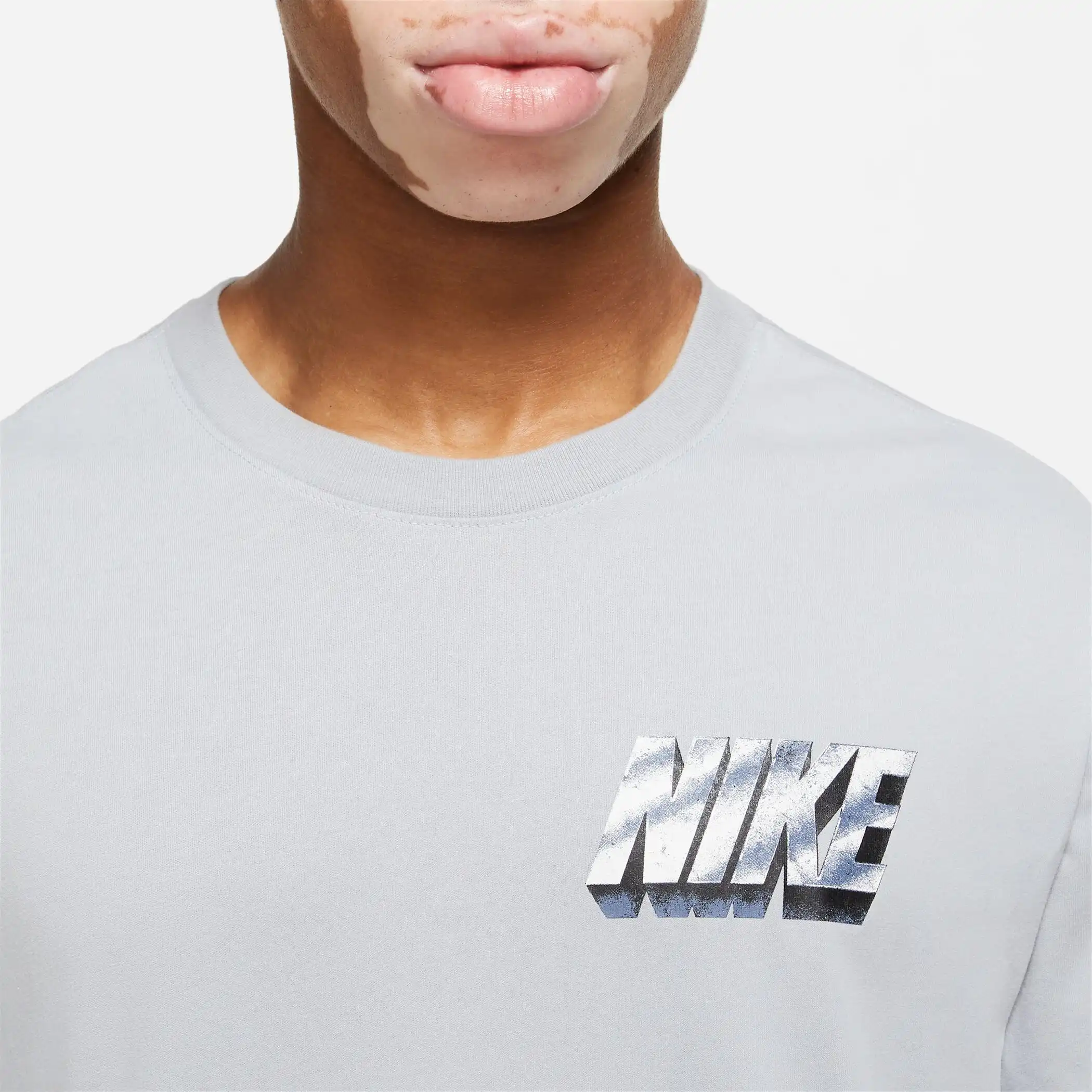 Nike Dri-FIT Men“s Training T- – Bild 4