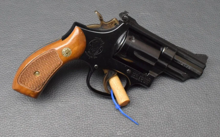 Smith & Wesson Modell 19-3, brüniert, Kaliber 357 Mag, 2,5″ Lauf, Holzgriff, sehr gut – Bild 3