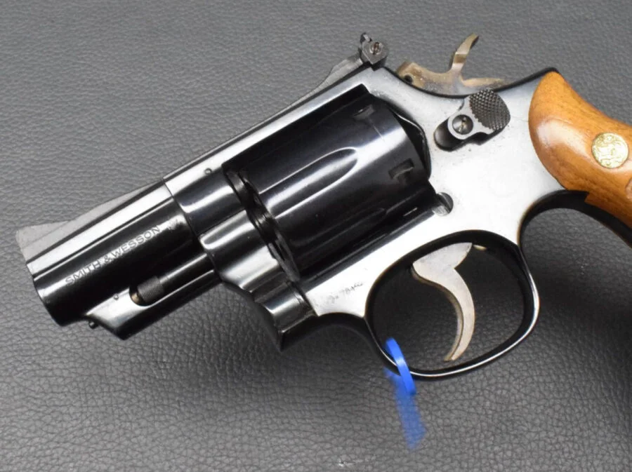 Smith & Wesson Modell 19-3, brüniert, Kaliber 357 Mag, 2,5″ Lauf, Holzgriff, sehr gut – Bild 4
