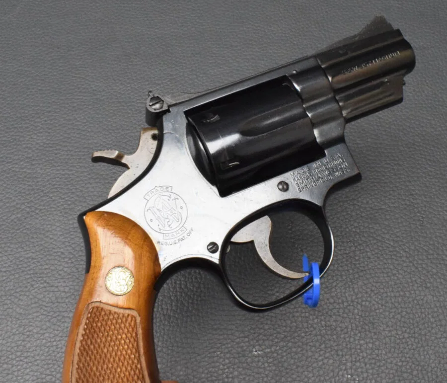 Smith & Wesson Modell 19-3, brüniert, Kaliber 357 Mag, 2,5″ Lauf, Holzgriff, sehr gut – Bild 5
