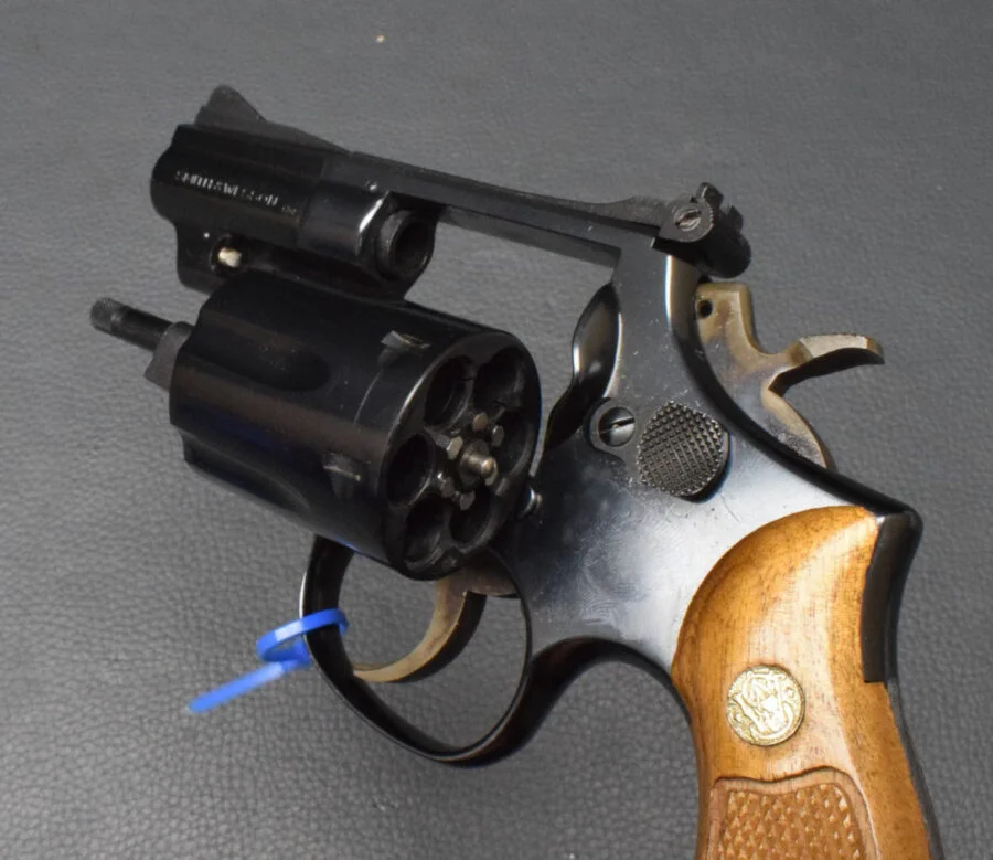 Smith & Wesson Modell 19-3, brüniert, Kaliber 357 Mag, 2,5″ Lauf, Holzgriff, sehr gut – Bild 7